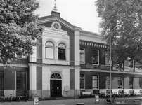 837748 Gezicht op het gebouw van de vroegere Rijks Hoogere Burgerschool, hier in gebruik als Cultuurcentrum Parnassos ...